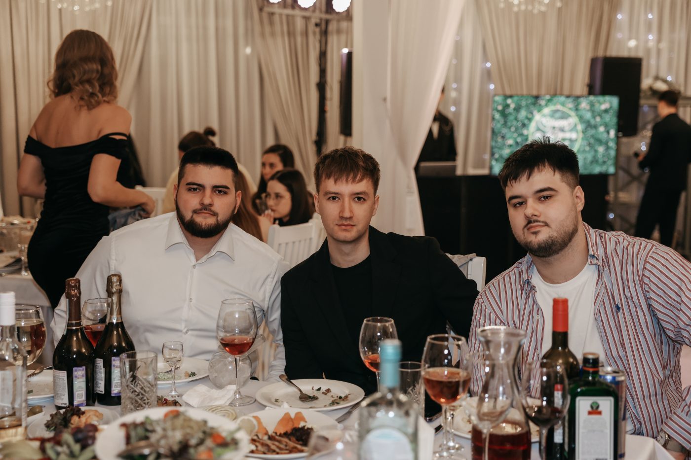 Новогодний корпоратив — за праздничным столом